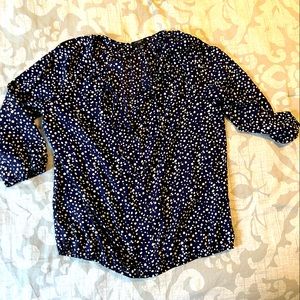 LOFT navy and white speckled top;